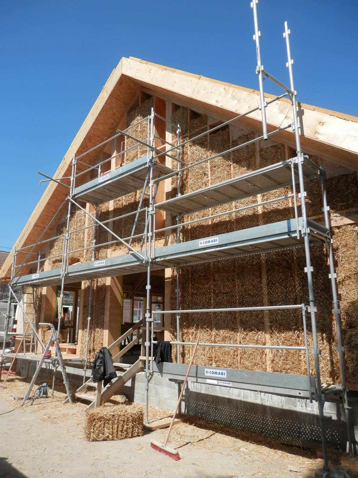 Construction bois murs remplissage paille école de Grenay (62)