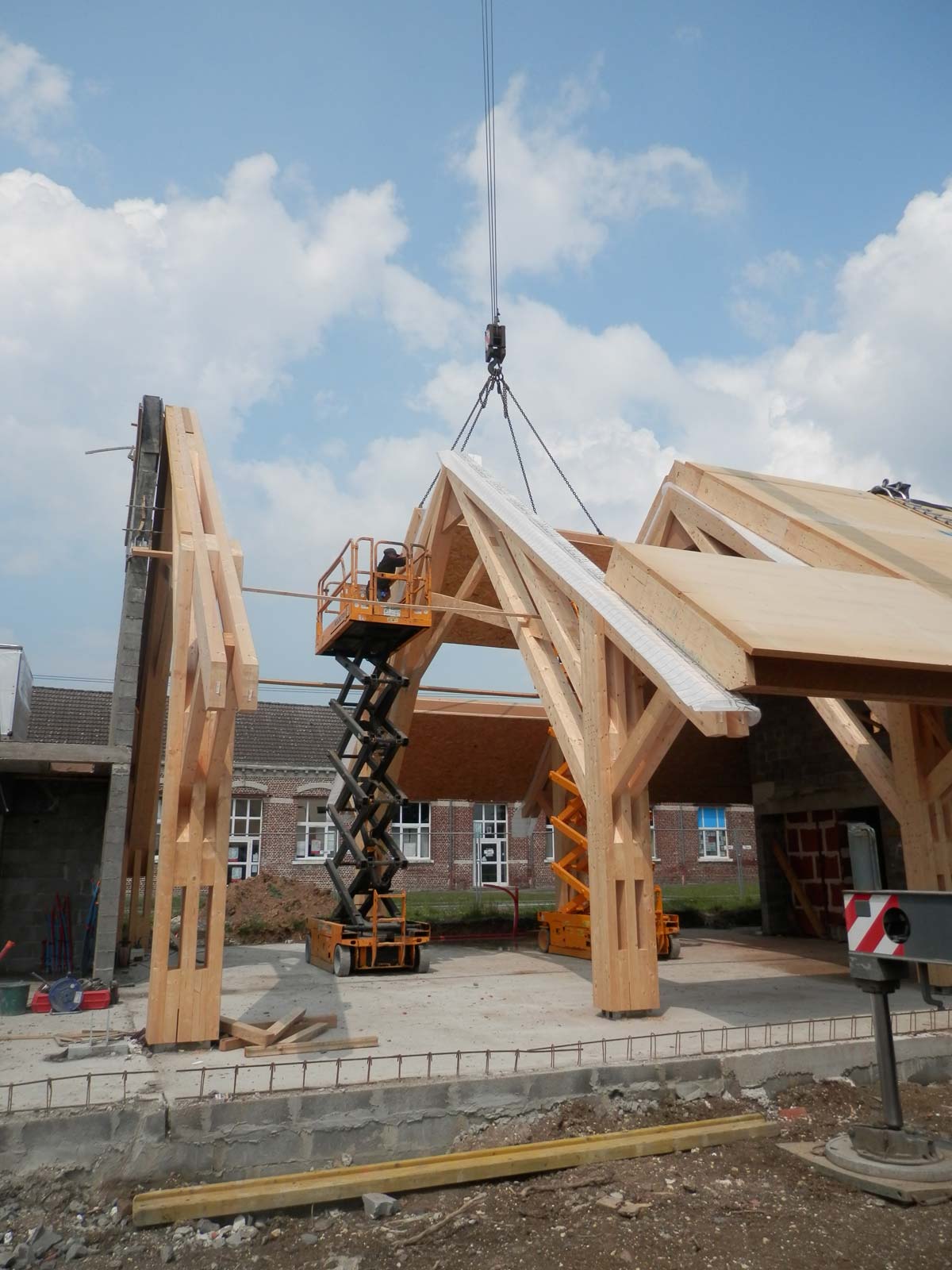 Construction bois murs remplissage paille école de Grenay (62)