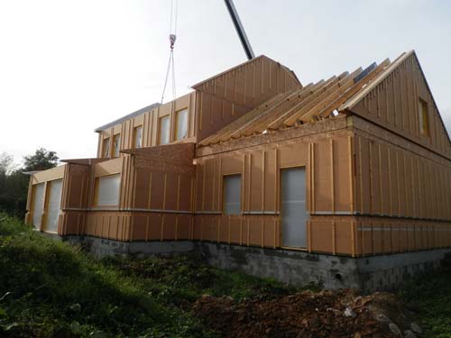 Montage finale de la maison bois sur chantier