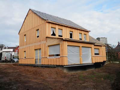 Montage finale de la maison bois sur chantier