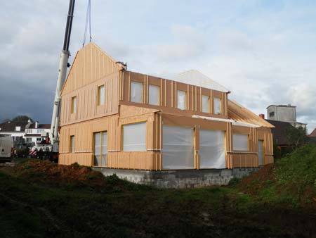 Montage finale de la maison bois sur chantier